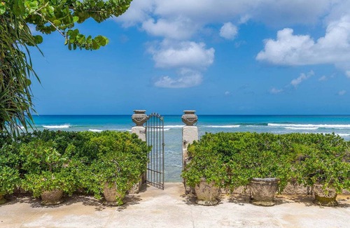 Little Battaleys Villa | Enchanting Beachfront Retreat - Leamington Cottage