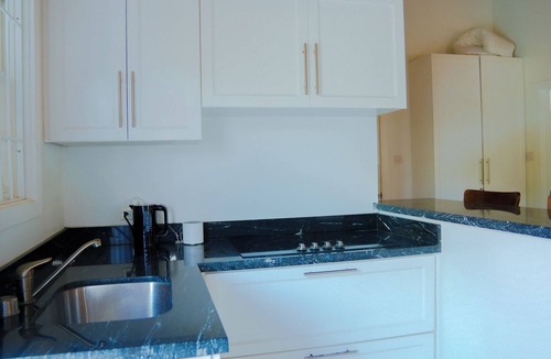 Inch Marlowe House | "Endless Summer": 3-bedroom house in fabulous Christ Church with WiFi, AC