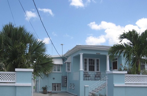 Brighton Apartment | Enjoy A Peaceful Vacation Steps away from a Pristine Beach On The West Coast