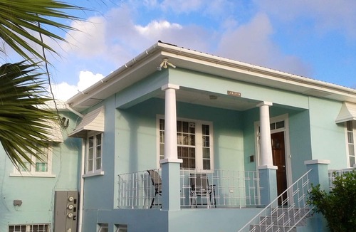 Brighton Apartment | Enjoy A Peaceful Vacation Steps away from a Pristine Beach On The West Coast.