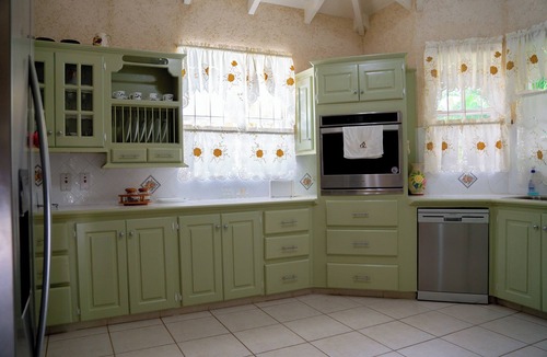 Paynes Bay House | Escape to a delightful spacious family villa in Saint James