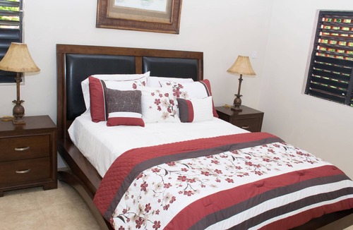Shop Hill House | ESPERANZA Cottage Great views. Cool Breezes.
