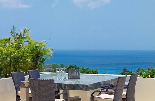Merlin Bay Villa | Estate with 8 bedrooms featuring a beautiful uninterrupted view along the West C