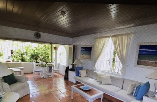 Gibbs Bay Villa | Fabulous 2 bedroom villa with pool and 5 min walk to Mullins Beach