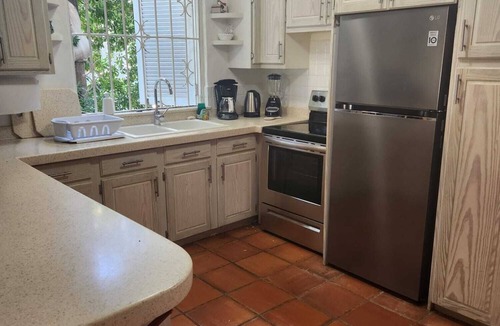 Gibbs Bay Condo | Fabulous, spacious condo with pool, 5 mins from Mullins Beach.