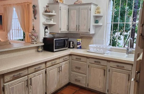 Gibbs Bay Condo | Fabulous, spacious condo with pool, 5 mins from Mullins Beach.