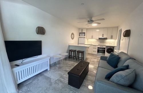 Holetown Apartment | Fantastic location in Holetown, gorgeous 1 bed apartment, close to all amenities