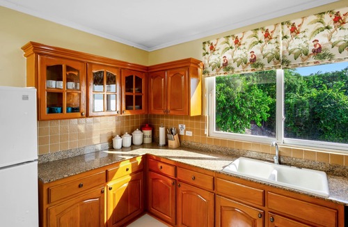Prospect House | Fast WiFi, 4 bedrooms, sleeps 8, panoramic ocean views, West Coast . Paradise !