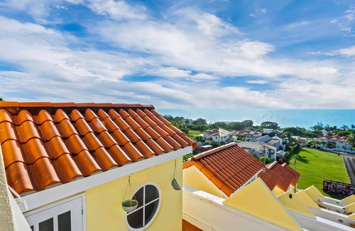 Prospect House | Fast WiFi, 4 bedrooms, sleeps 8, panoramic ocean views, West Coast . Paradise !