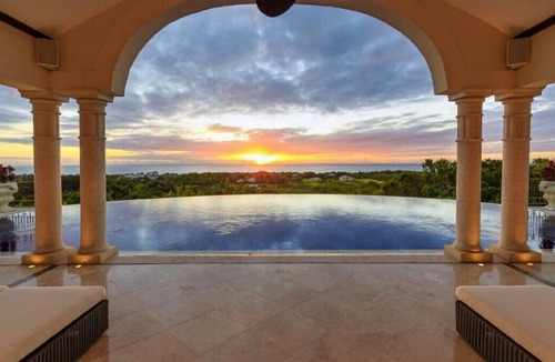 Plumtree Villa | Five Bedroom Luxury Ridge-front Property