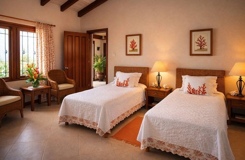 Retreat Hotel | Free Parking & Fitness Center | Port St. Charles Marina - 1 Mile