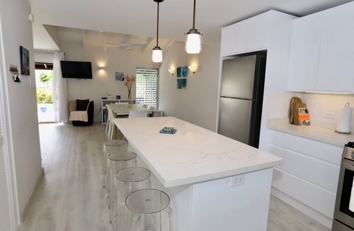 West Coast House | Garden Townhouse in Worthing - 10 mins to Beaches, Dining, Boardwalk & Shops