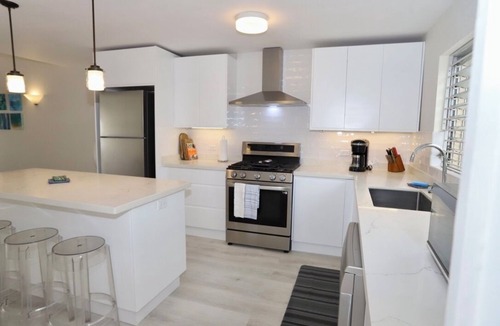 West Coast House | Garden Townhouse in Worthing - 10 mins to Beaches, Dining, Boardwalk & Shops
