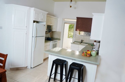 Holder's Hill House | Gated Townhome Family-friendly Tropical Patio nearby restaurants shops safe area
