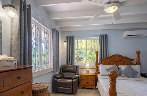 Gibbes Cottage | Gibbs Palms🌴Relax, refresh and renew at this Barbados Oasis. 🏊‍♀️ 🌞A/C