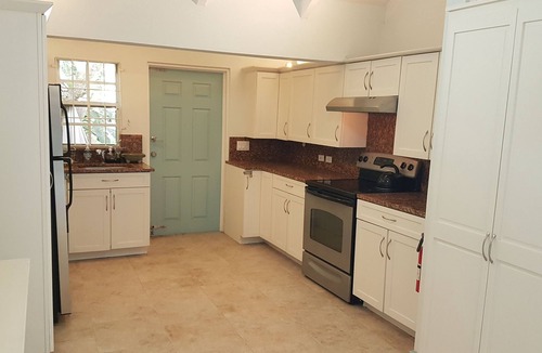 Halcyon Heights Villa | Gorgeous 2 bdr Fully AC Villa near Beaches in heart of Holetown Barbados