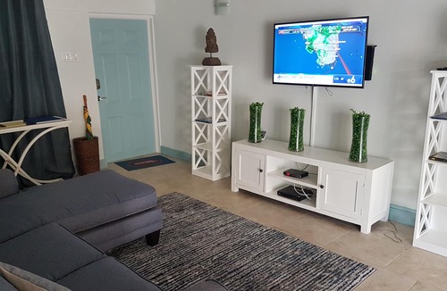 Halcyon Heights Villa | Gorgeous 2 bdr Fully AC Villa near Beaches in heart of Holetown Barbados