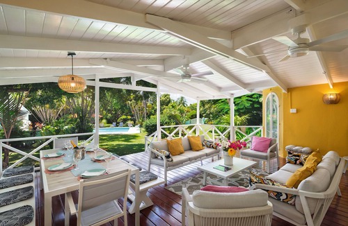Speightstown Villa | Gorgeous 6 bedroom villa 4 mins walk to Mullins beach with private garden & pool