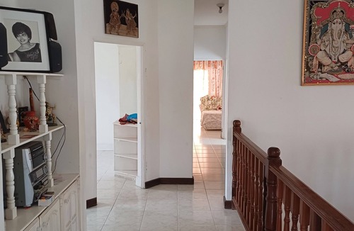 Haggatt Hall Apartment | Great, Centrally located apartment with extra large rooms unit 2