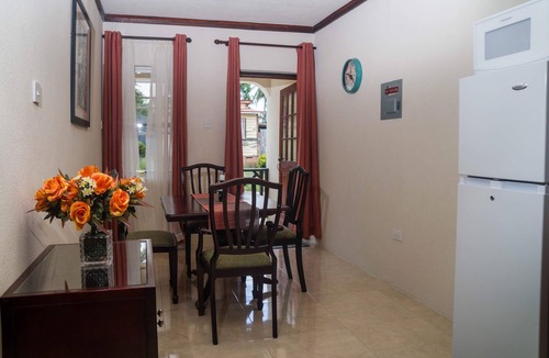 Arthurs Seat Apartment | Great location. Lovely two 2 bedroom apartment in Warrens Terrace East.