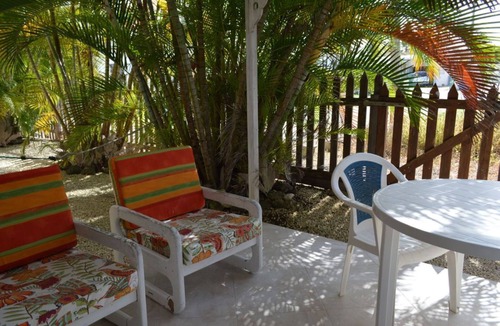 Silver Sands Apartment | Green Garden Apartment at Blue Ocean Cottage in Silver Sands
