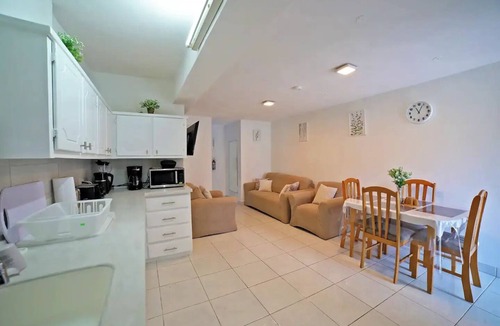 Douglas Apartment | Heywoods Holiday Home 2