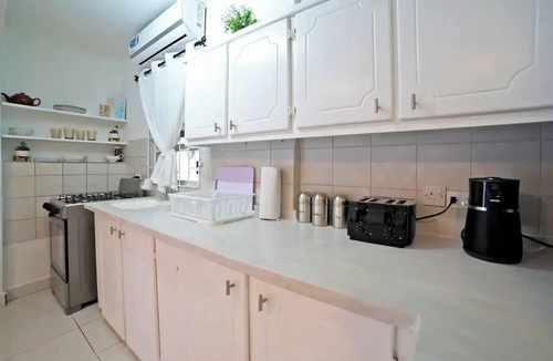 Douglas Apartment | Heywoods Holiday Home 2