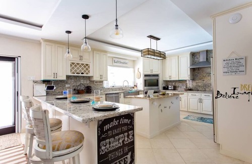 Inch Marlowe Bed & Breakfast | Hidden Gem - One of a Kind Villa with Ocean Views - close to Airport!