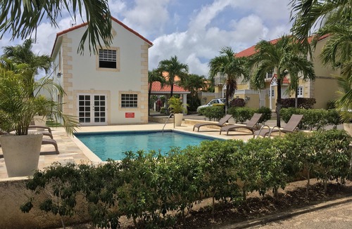 Porters House | Holiday Villa, 30 Porter’s Gate- Stylish 3 bedroom townhouse with community pool