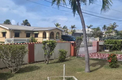 Welches House | Hy-De-Way 3BR & flx rm. Near Miami Beach & Oistins