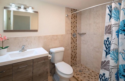 Dover Hotel | Island Escape Steps from Dover Beach with Pool Access