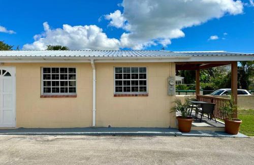 Navy Gardens Apartment | Island Life Apartment