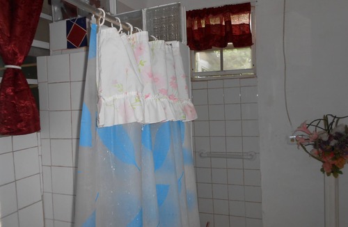 Gall Hill House | JO J'S HOSTEL WOMEN DORM SLEEP 3