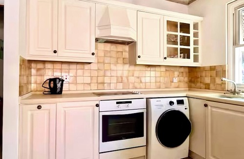 Little Battaleys House | Kings Beach Village is close to Mullins Beach and a fantastic location on the west coast