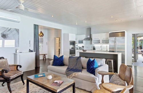Gibbs Bay Villa | La Lune