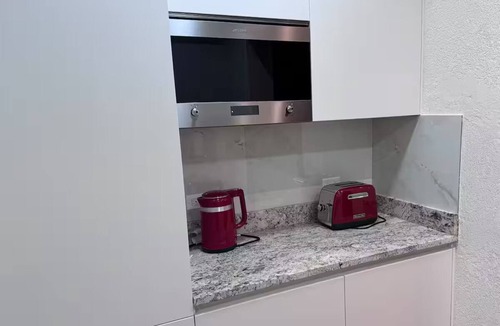 Prospect Apartment | La Porta - Remote Work - King Bed with Patio Hot Tub and Sun Deck