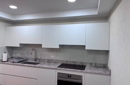 Prospect Apartment | La Porta - Remote Work - King Bed with Patio Hot Tub and Sun Deck