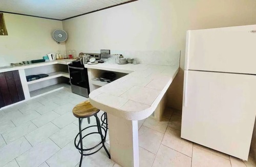 Halcyon Heights House | Large 2-bedroom apartment Excellent Location. Private