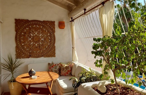 Mullins Apartment | Large Secure 2 Bedroom Apartment with large pool steps to Mullins Beach
