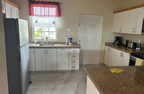 Enterprise House | LD Coastal Apartment #1 - 2BR near to Miami Beach & tourist attraction Oistins.