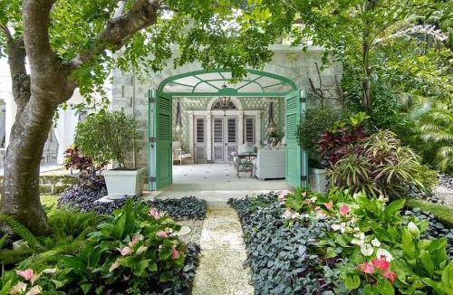 Little Battaleys Villa | Leamington Estate villa