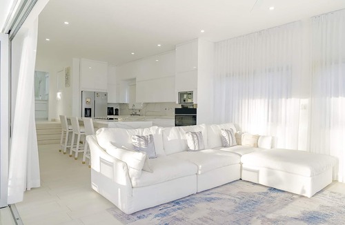 Ocean City Villa | Lilypad: Luxurious Cliffside Villa with Stunning Sea Views