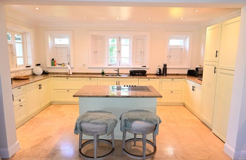 Clinketts Hotel | Little Good Harbour