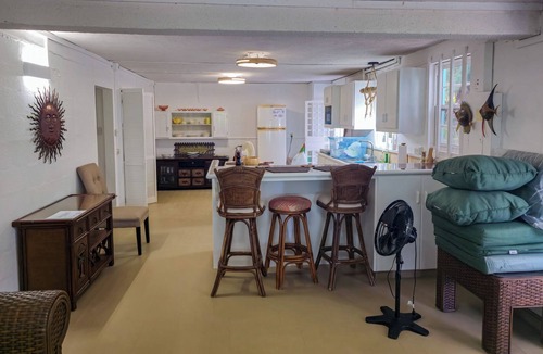 Springfield Apartment | LORRAINE UNIT B -Beautiful 2 Bedroom 2 Bathroom Beach Apartment in Cattlewash