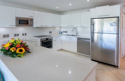 Porters Apartment | Lovely 2 Bedroom Apartment With Views Over The Pool & The Beach Just Steps Away