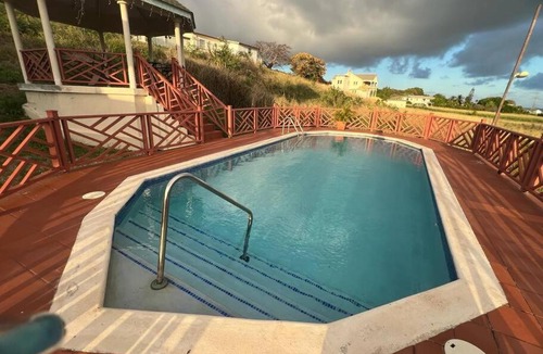 Gibbons Apartment | Lovely 2 bedroom condo with WiFi in a quiet area, 7-10 minutes away from both the airport and Oistins