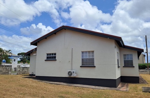 Gibbons Boggs House | Lovely 3-bedroom house located near Oistins, close to beaches and Golf course