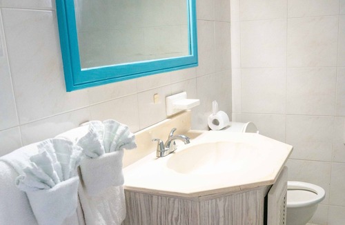 Douglas Apartment | Lovely beachside 1-bed rental unit SEAHORSE