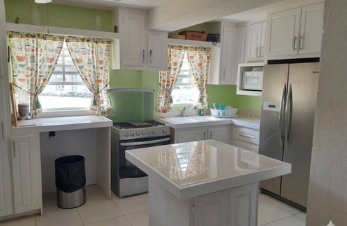 Hastings Apartment | Lovely two bedroom apartment, a/c, patio, garden, 10 mins walk to Hastings beach