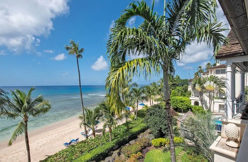 Schooner Bay Apartment | Luxury 3-bedroom beachfront penthouse